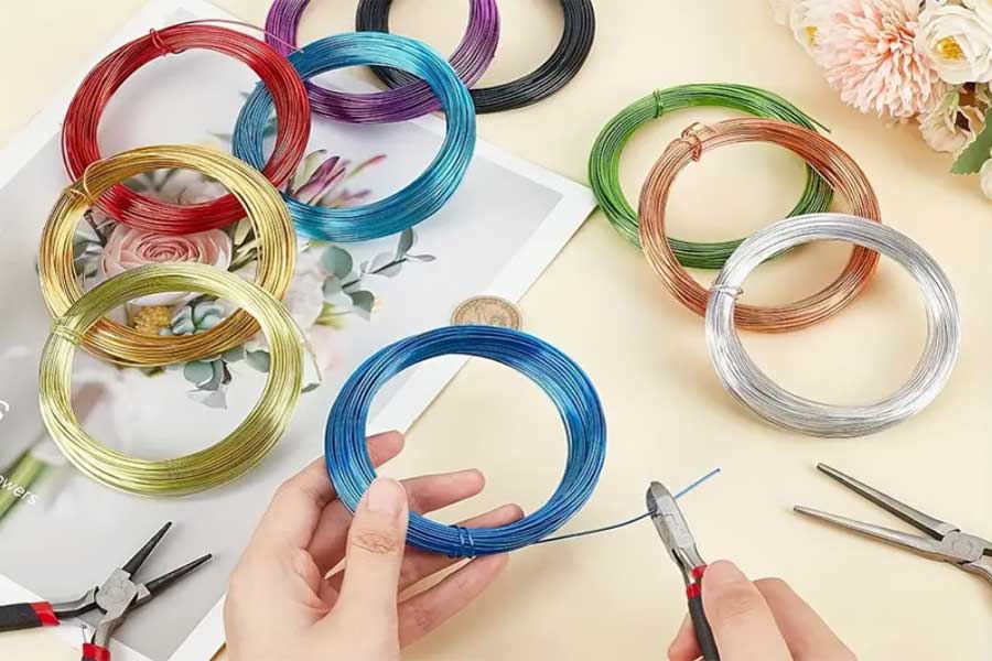 Guide til Smykkewire: Tykkelser, Gauge til mm og Anvendelsesmuligheder