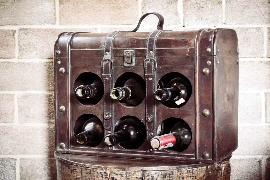 Vinreol eller Vinskab? Find den Perfekte Løsning til Din Vinsamling